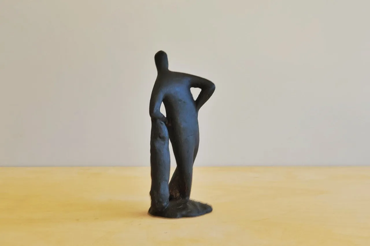 Autock Sculpture #4068 "Leaning on Treestump"