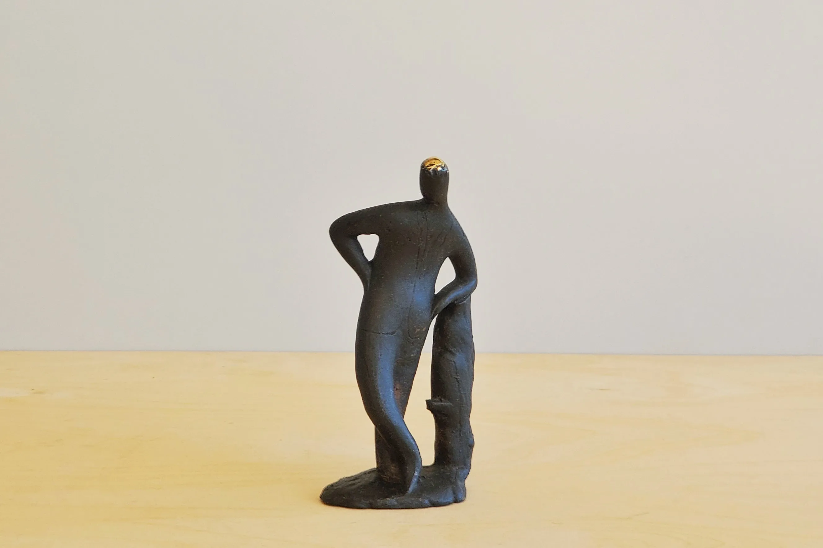 Autock Sculpture #4068 "Leaning on Treestump"
