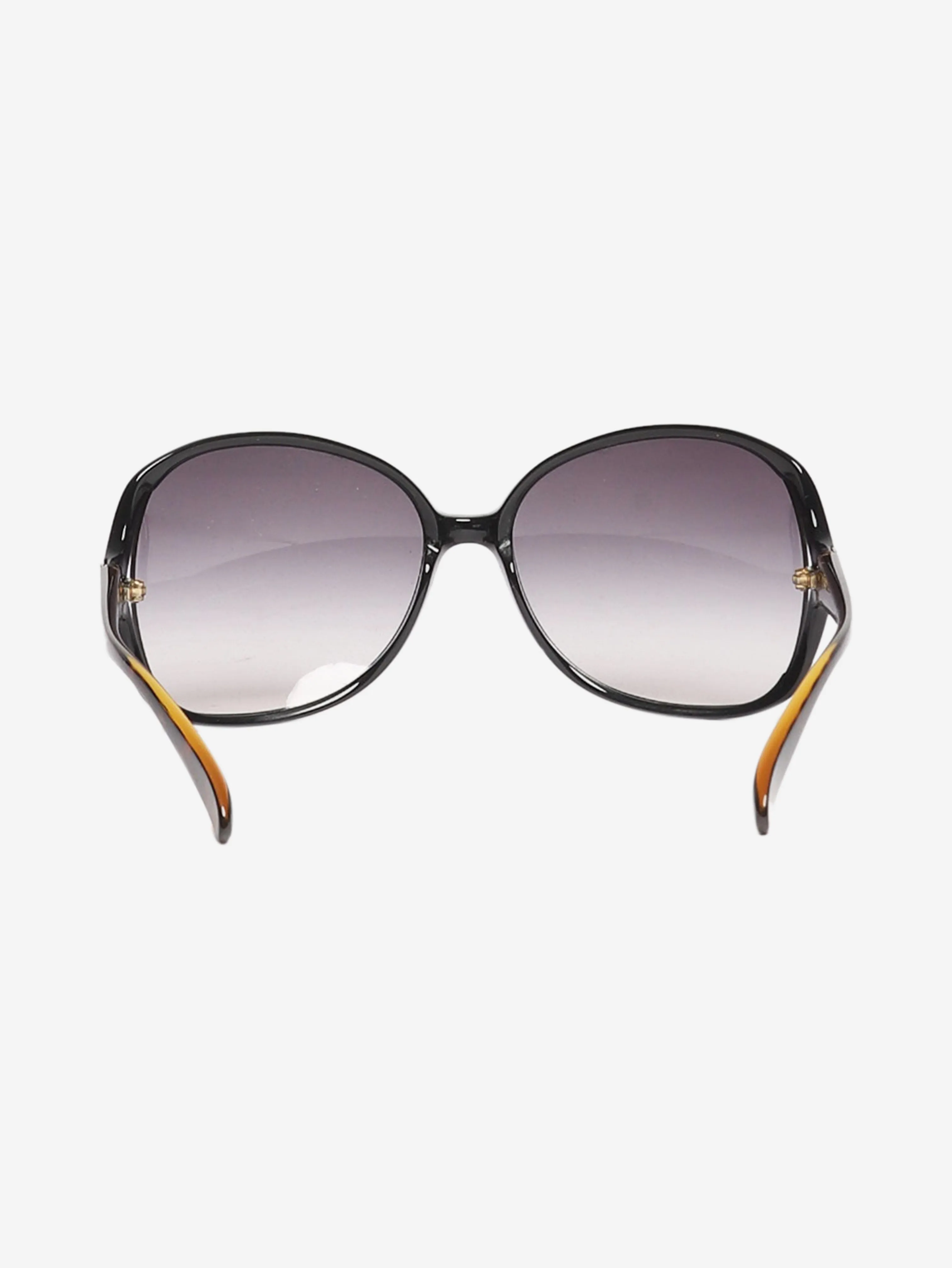 Black oversized sunglasses