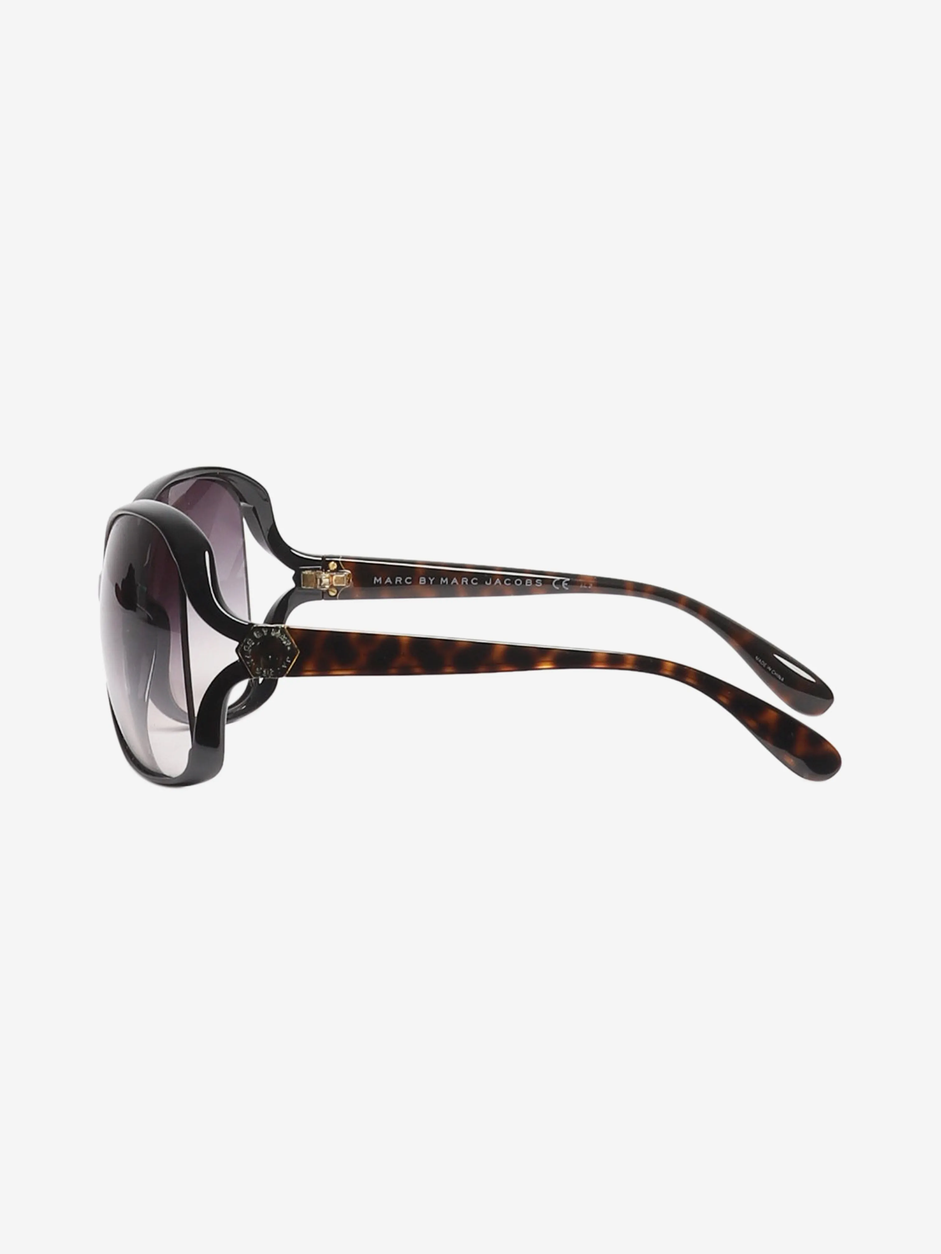 Black oversized sunglasses