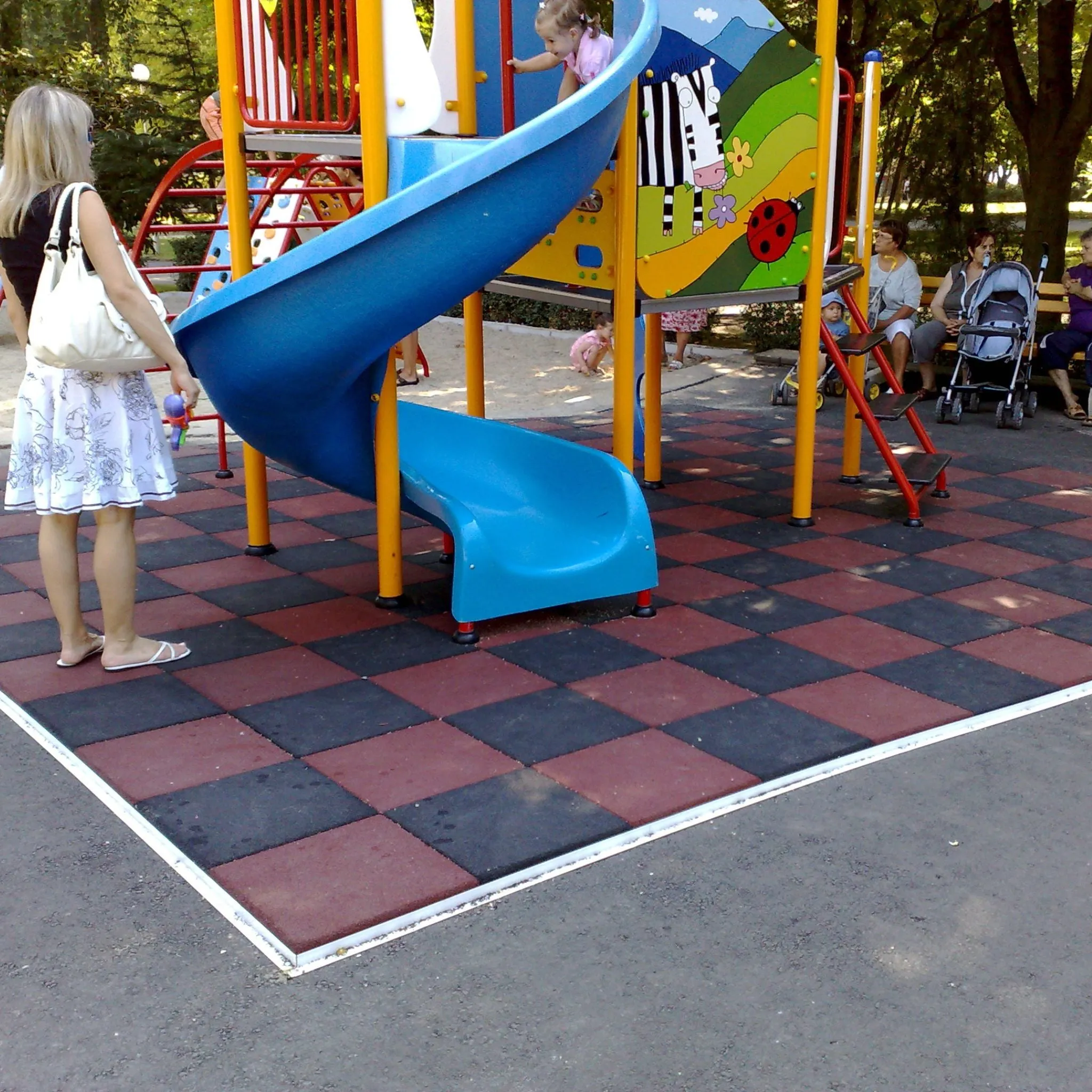 Cannons UK 50cm x 50cm x 40mm Rubber Playground Tiles (bulk discounts available)