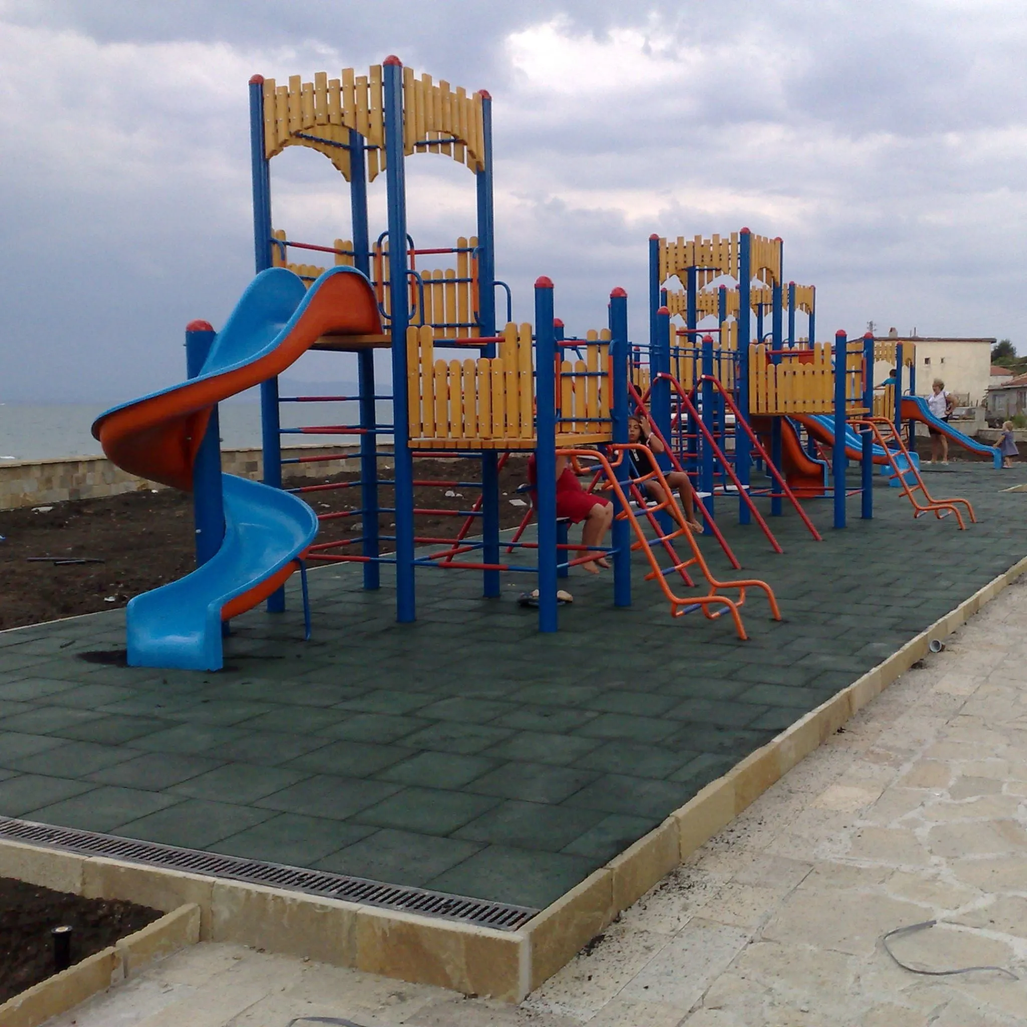 Cannons UK 50cm x 50cm x 40mm Rubber Playground Tiles (bulk discounts available)
