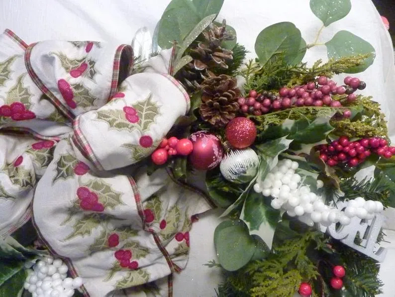 Christmas wreath, Christmas Decorations, Wreaths for the front door, fireplace wreath