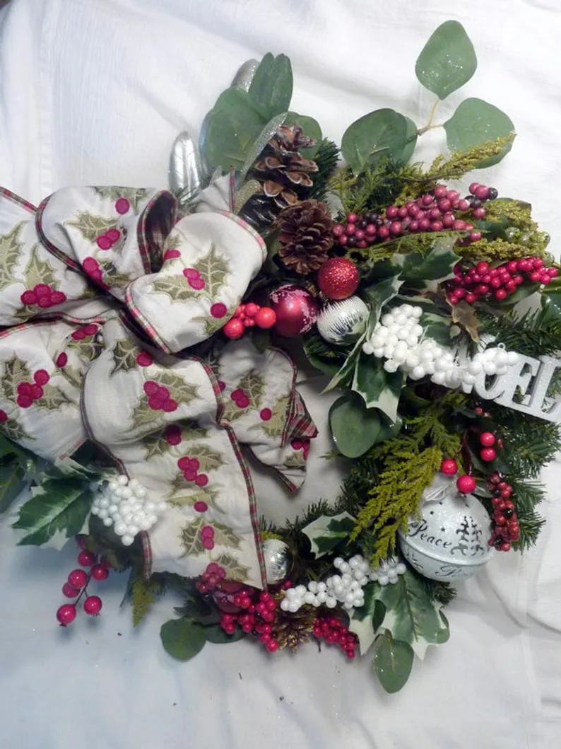 Christmas wreath, Christmas Decorations, Wreaths for the front door, fireplace wreath