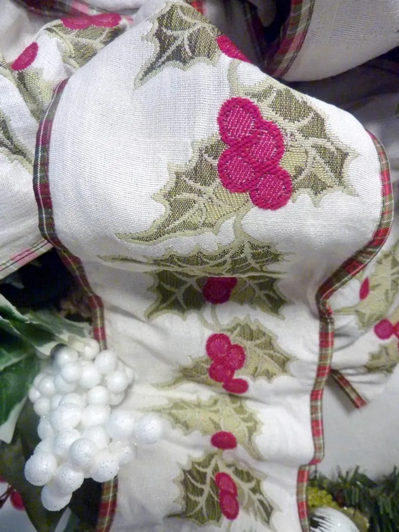 Christmas wreath, Christmas Decorations, Wreaths for the front door, fireplace wreath
