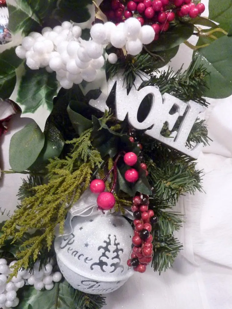 Christmas wreath, Christmas Decorations, Wreaths for the front door, fireplace wreath