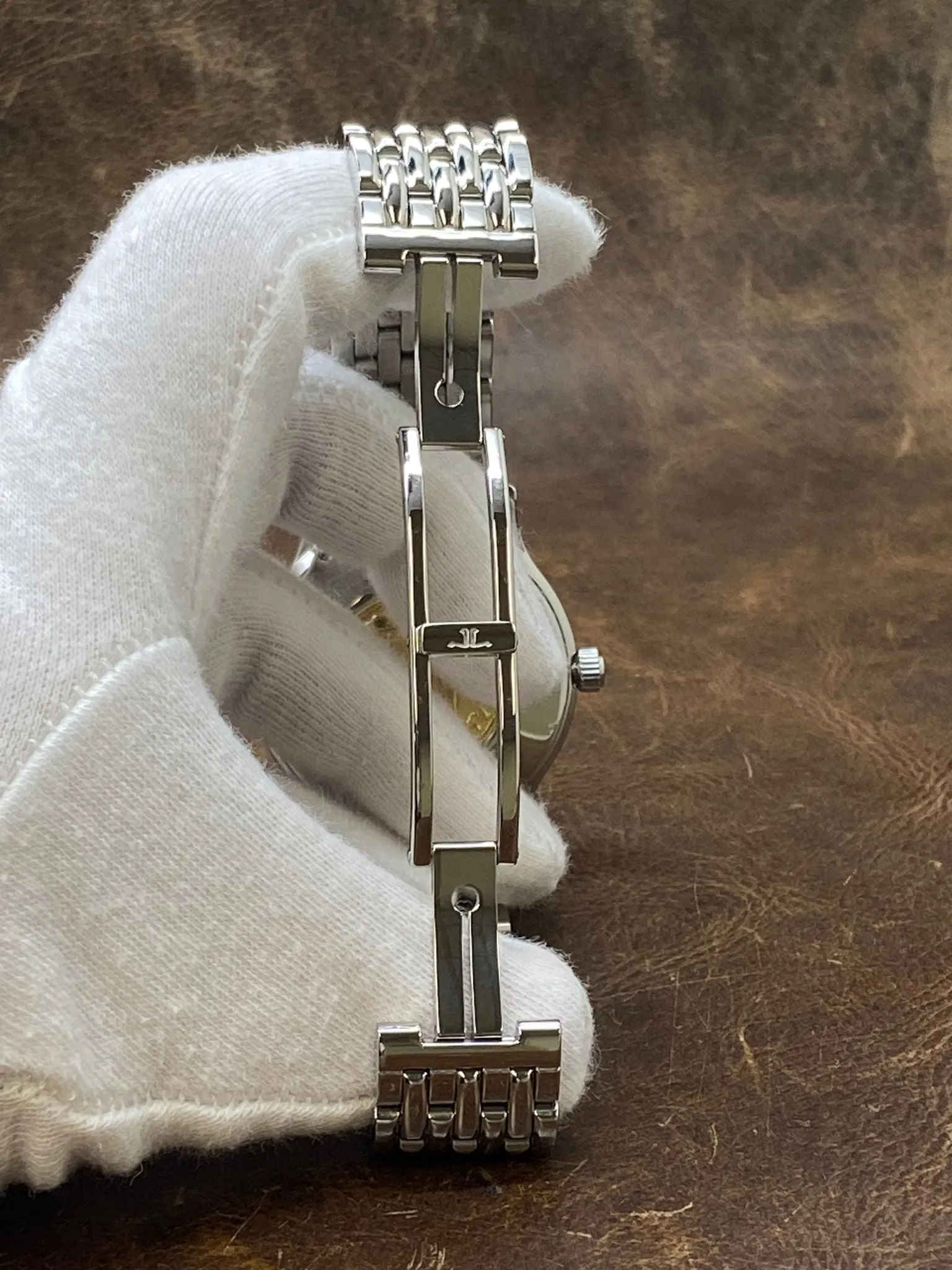 Jaeger-Lecoultre Master Control Date 140.8.89 Silver Dial Automatic Men's Watch