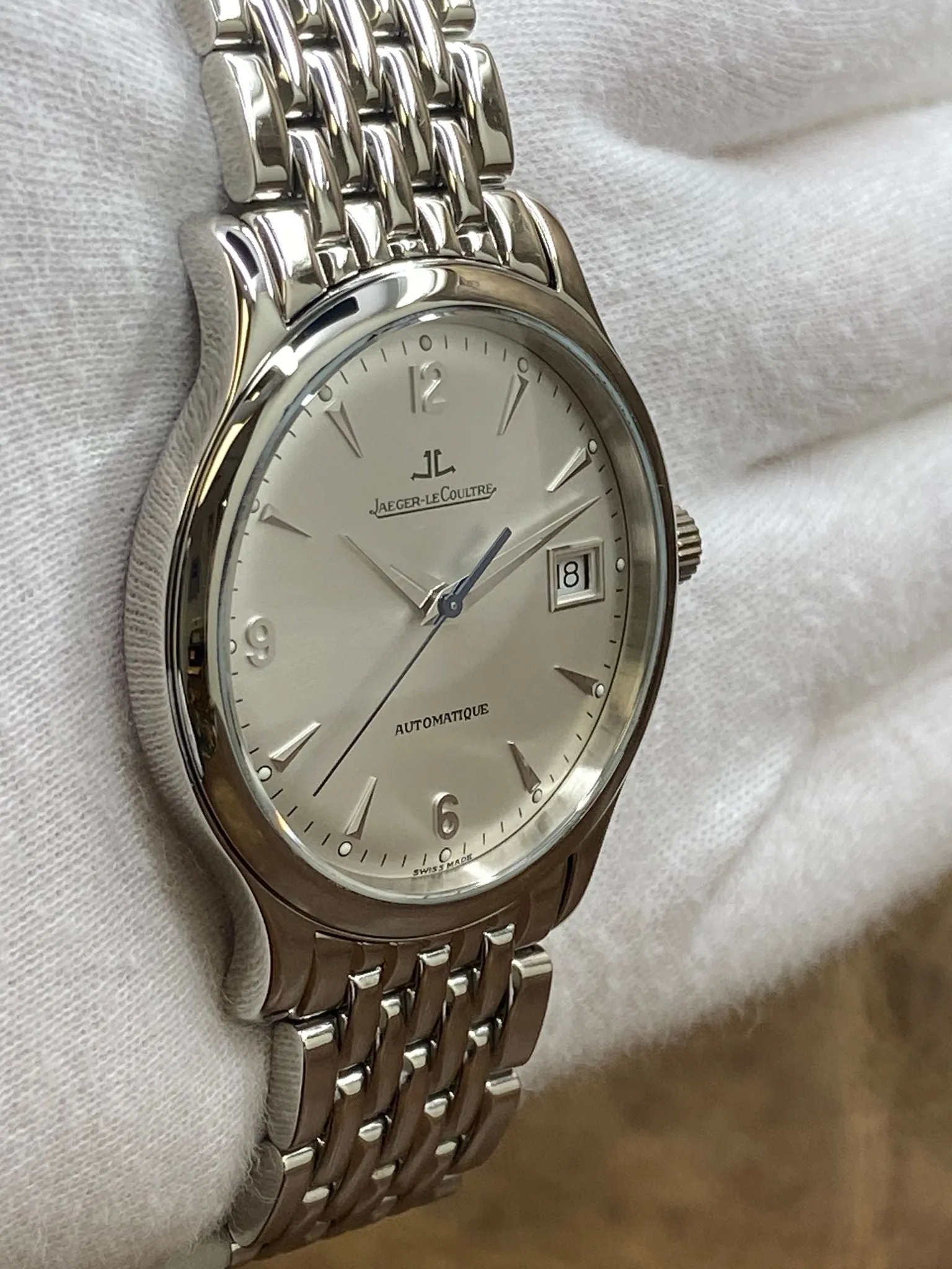 Jaeger-Lecoultre Master Control Date 140.8.89 Silver Dial Automatic Men's Watch