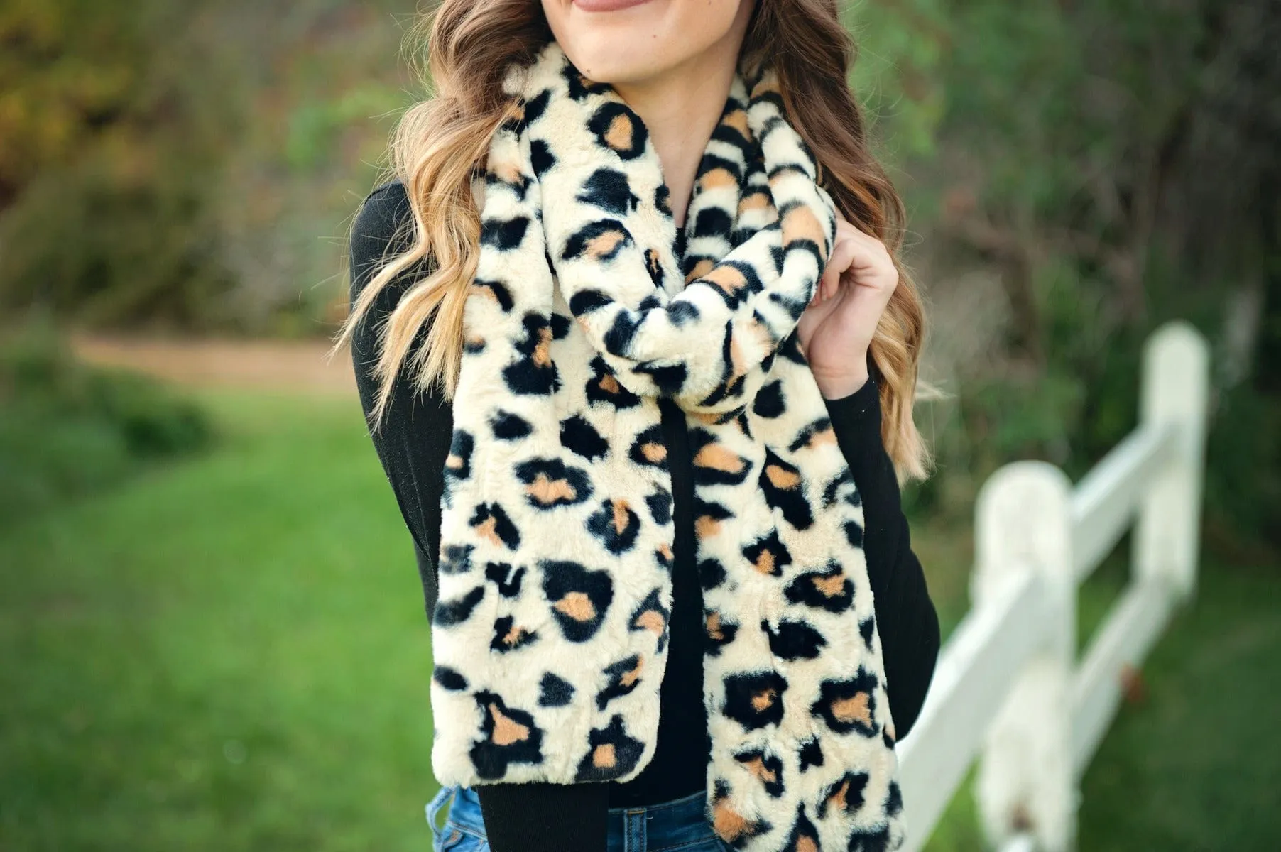 Leo Cream Scarf