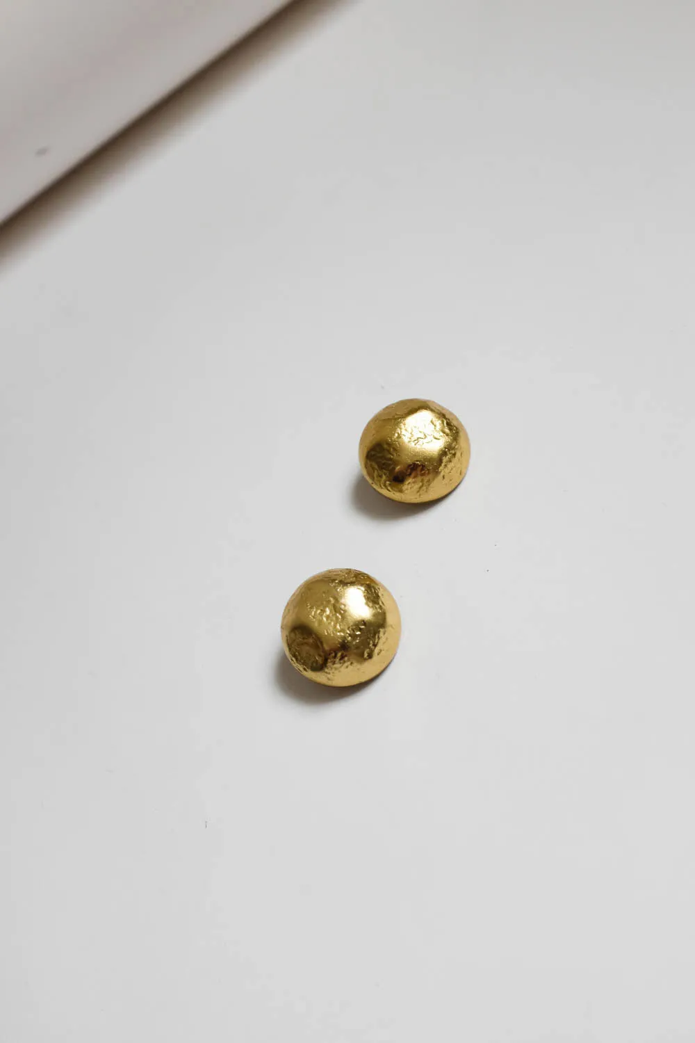 MOON VINTAGE 14K GOLD HAMMERED EARRINGS