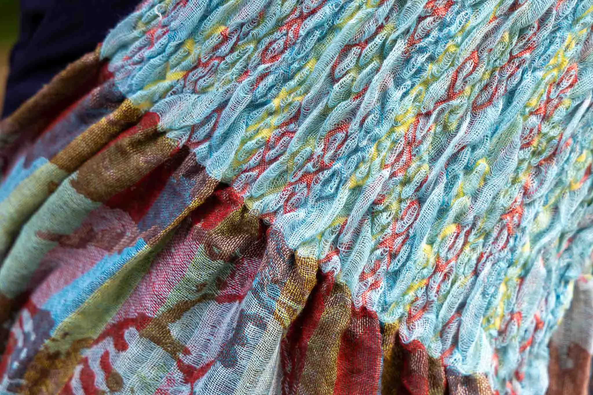 Rayana crinkle sjaal- handgemaakt en uniek- licht blauw
