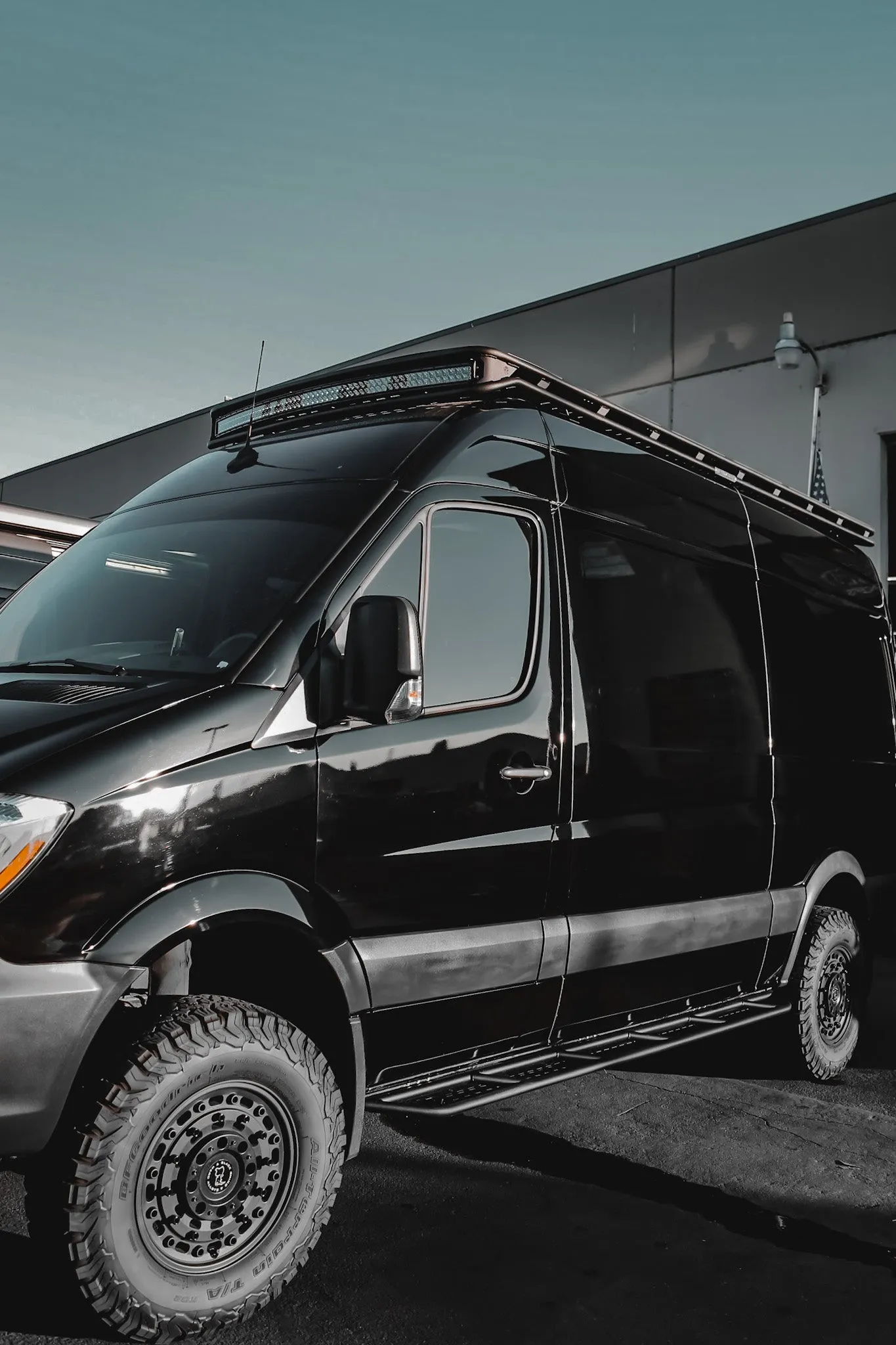 Rugged Designs Baja LP Roof Rack - Curved Light Bar