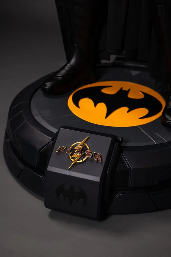 The Flash Life-Size Statue Batman Keaton 2 211 Cm